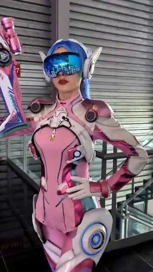 美女cos和平精英,火箭少女,这身装备太炫酷了!_腾讯视频