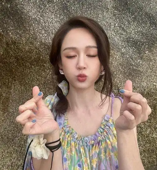 陈乔恩的可爱美照,灵动优雅,娇俏可人!