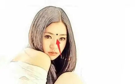 痣的人,在面相中这样的女人,一般个人的才能不浅,事业成功的几率比较