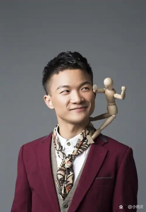 在中国好声音举办到2014年的时候,有这么一位身高161厘米的又有点黝黑