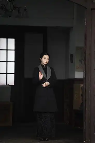 红星照耀中国收官邓英拍戏与生活相得益彰