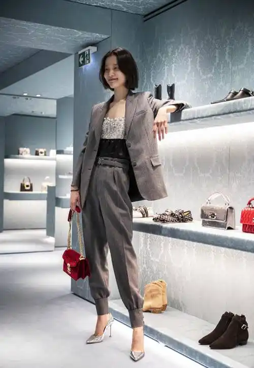 作为时装界的模特的杜鹃在衣品方面也是特别的好,有没有让你心动的