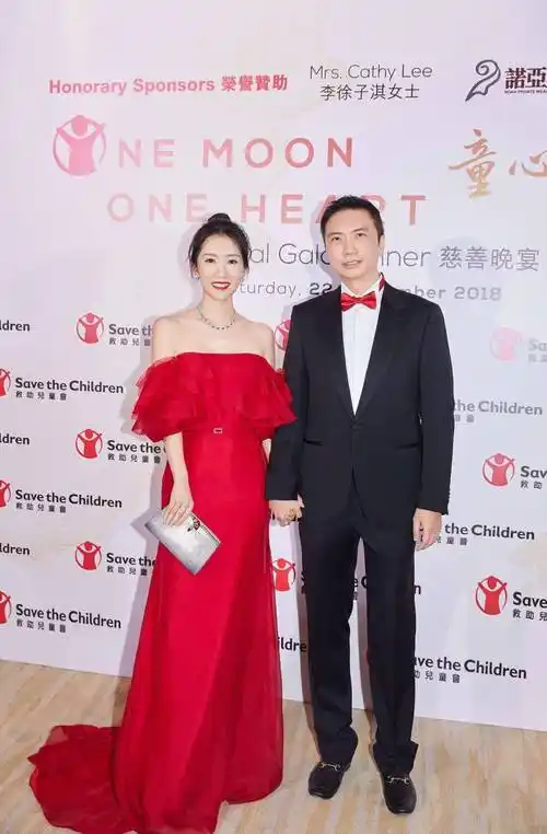 当时和她一起的出演的演员还有张嘉译,海清,文章,他们三人都比李念