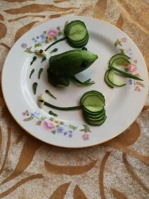 疯宝贝8做的蔬果创意黄瓜青蛙