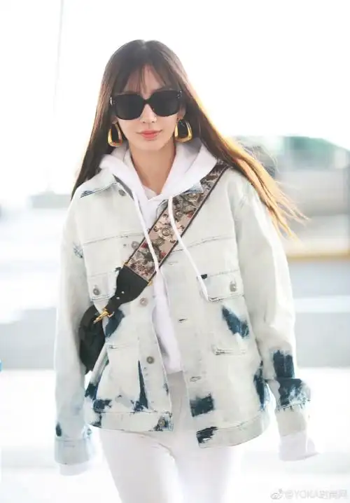 yoka向尚看##yoka直击2019时装周#今天,@angelababy身穿白色卫衣痛铑