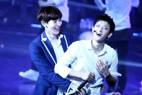 朴灿烈为什么叫黑蚂蚱火鸡南韩颜霸他打黄子韬是怎么回事