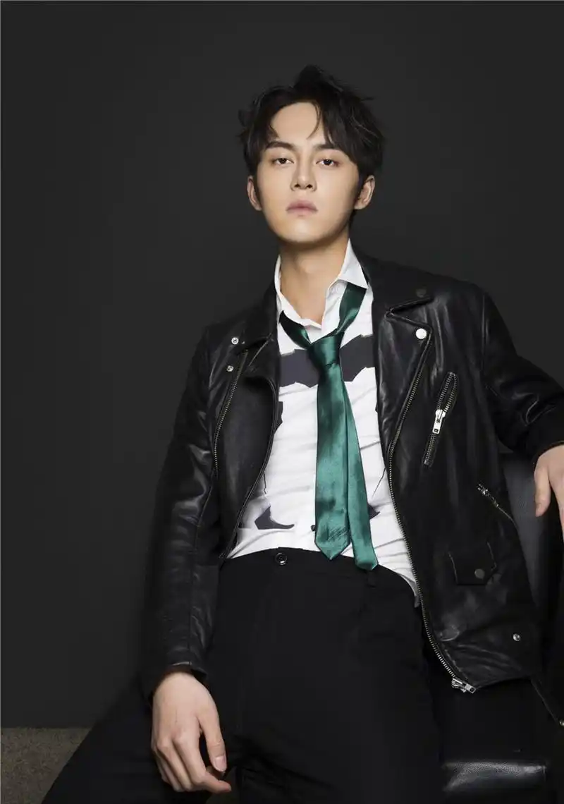 不一样的美男子谢彬彬写真眼神邪魅霸气撩人