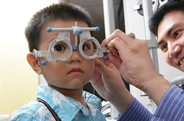 近视眼镜会越戴越高吗?不常戴眼镜让我视力600度降到200度_眼睛