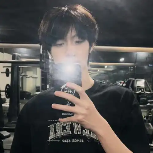 愚人节换头像##和朱志鑫一起拥抱春天