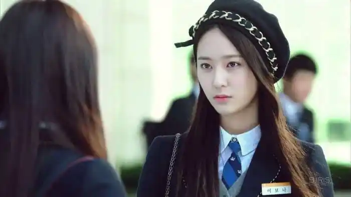 韩式发福多可怕!纸片人郑秀晶胖出双下巴,腿粗到连路人都不如了