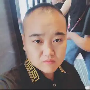 抖音号:  fuzhanpen 来自浙江义乌的80后油腻大叔 分享短视频技巧和