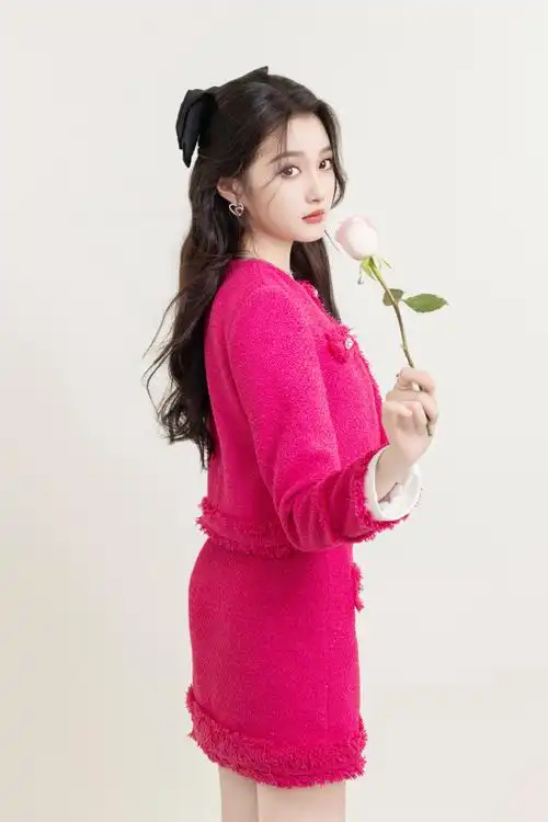 关晓彤超话#北京台春晚好看#@关晓彤北京台春晚9年全勤,大年初一准时