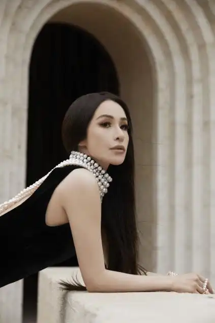 elva 萧亚轩加盟华纳音乐首支单曲《爱没有错》11/3正式上架_首歌