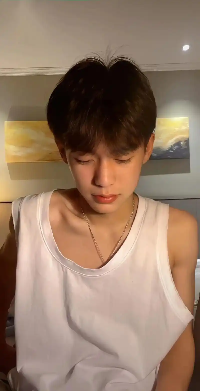 余庆伟叼烟神图图片 - 抖音