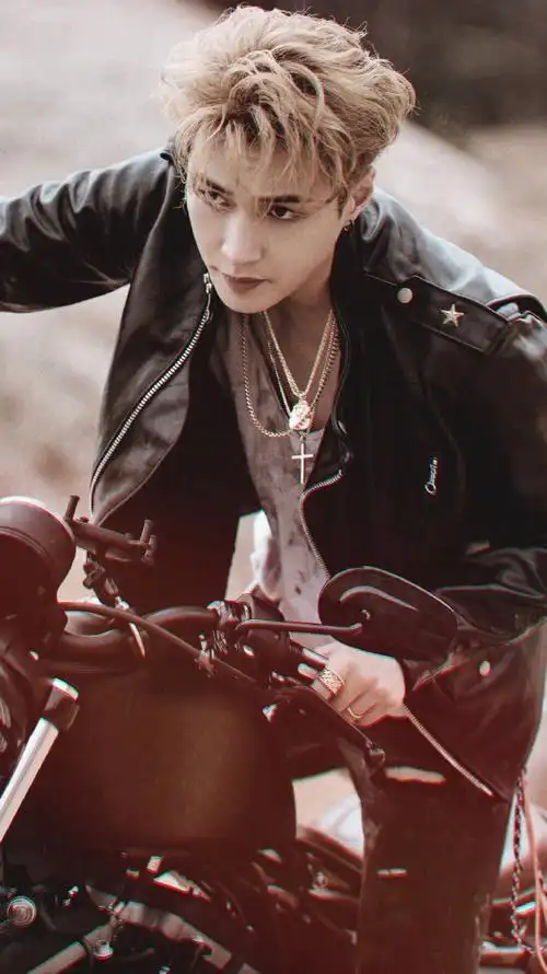 张艺兴手机锁屏是队友