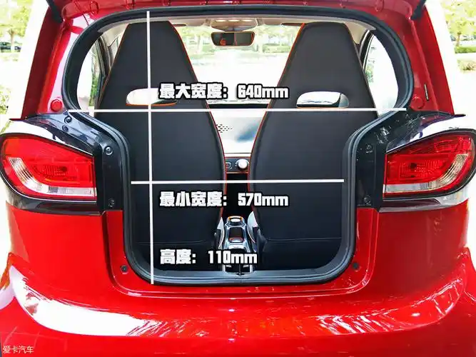 城市出行新选择爱卡汽车实拍宝骏e100