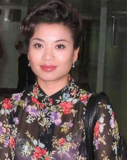 父亲一病之后,张也什么也顾不上了,自己在北京,父亲在老家,于是便在