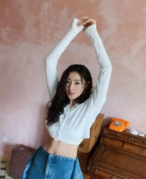 有种身材叫张天爱的身材,看清她的"腹肌",都是自己锻炼出来的|马甲线