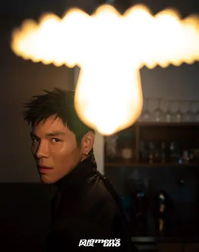 向佐jackyheung 登上《风度mens uno》4月号封面,在他身上
