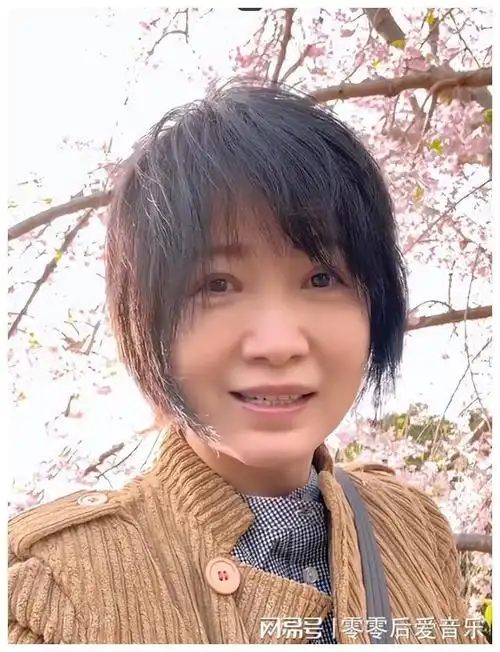 斯琴格日乐发视频讽刺刀郎怀上恩师孩子被骗流产如今后悔吗