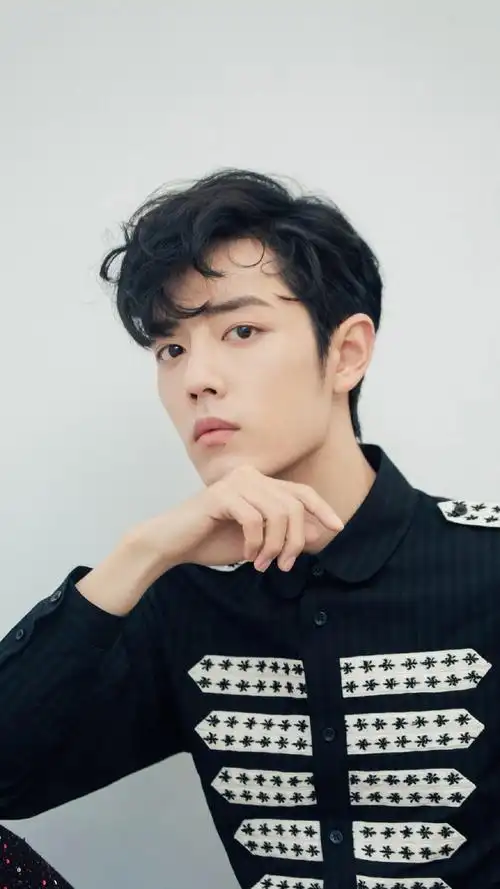 肖战帅气时髦写真手机壁纸