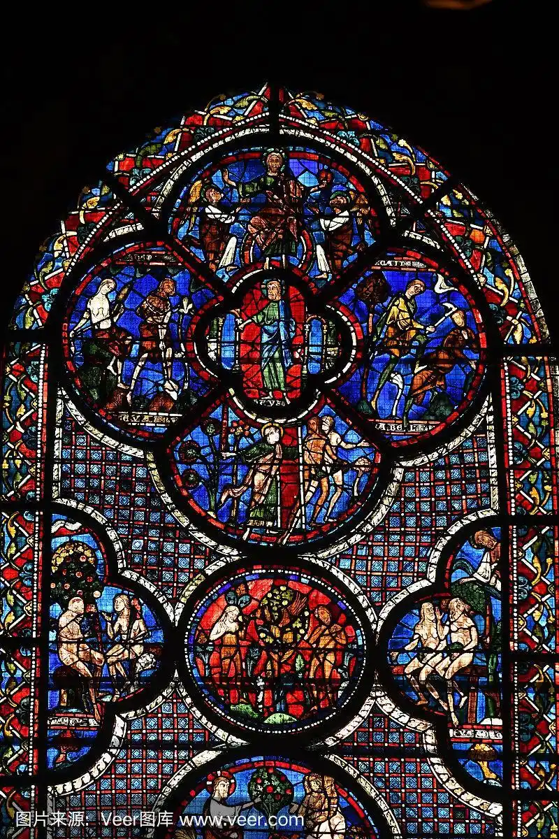 法国沙特尔大教堂的彩色玻璃