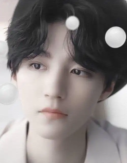 王俊凯戴贝雷帽的帅照合集,古典气质拿捏得死死的