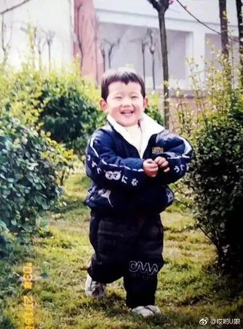 [王源][分享]181208 王源小时候照片小合集 圆滚滚肥乎乎可爱到冒泡