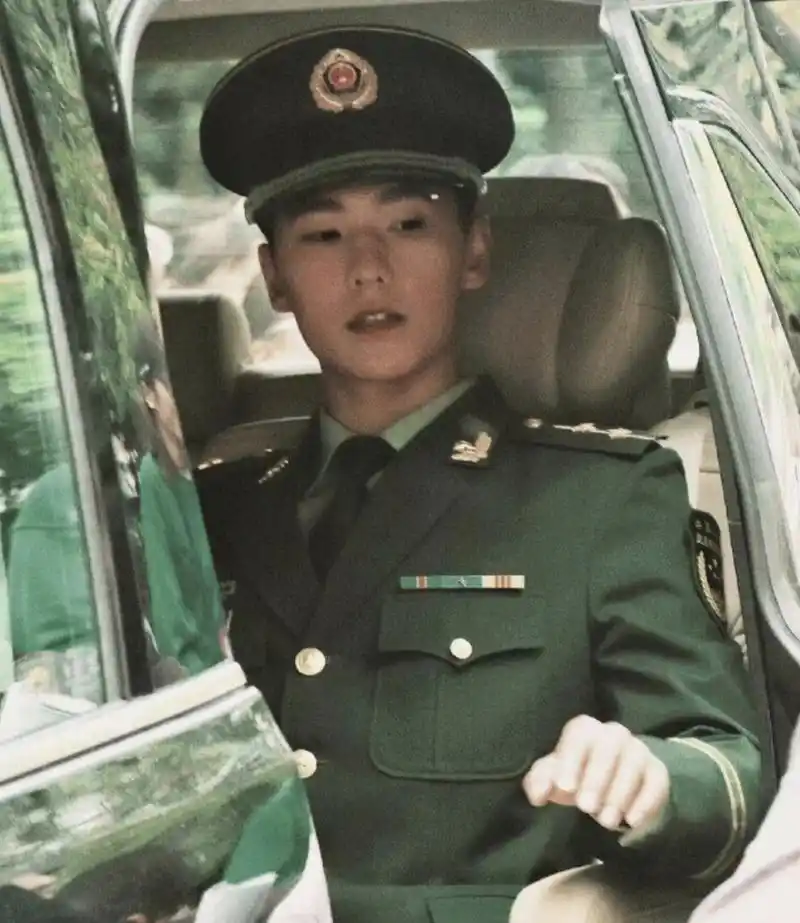 一看到杨洋的军装我就知道,根本没人比得了