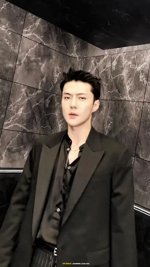 吴世勋c位#黑西装77皱眉77优越的t区77挺胸77长腿77属于