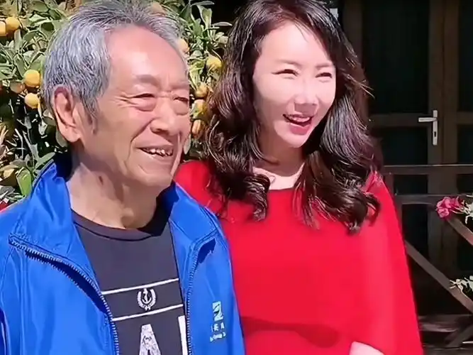 小玉书(杨丽晓饰)长相甜美可爱,陷害传杰尿床的那段戏给观众留下很深