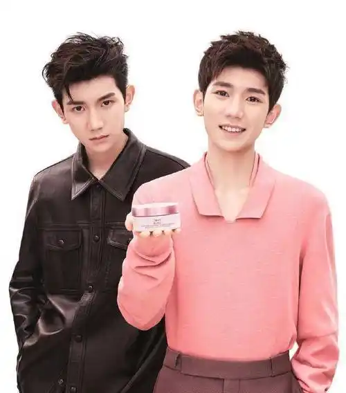 与王俊凯和易烊千玺相比,近一年见到王源的机会更少了.