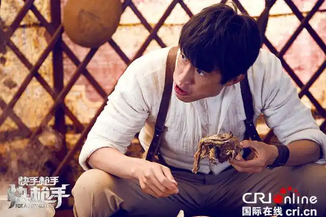 《快手枪手快枪手》热映 曝腾格尔版《在那遥远的地方》-国际在线移动