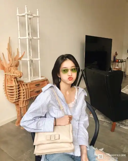 张雪迎私服太有看点白t配牛仔穿出高级感这时尚表现力没谁了