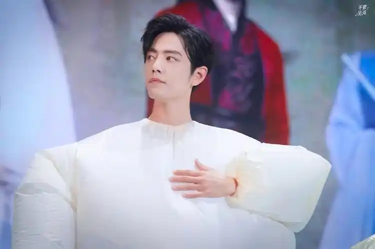 日常见肖战##肖战的那年今日#  那年今日190921 陈情令泰国见面会 战