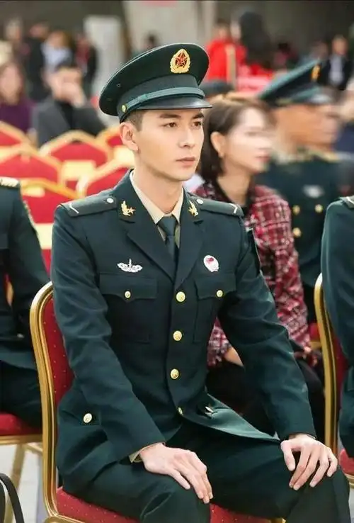 陈星旭《号手就位》提上日程,军装照阳光帅气