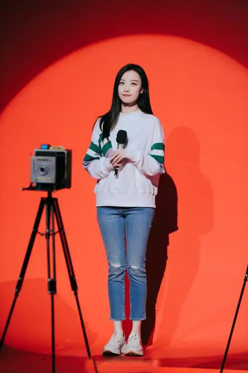 倪妮牛仔裤搭配,倪妮牛仔裤穿搭_大山谷图库