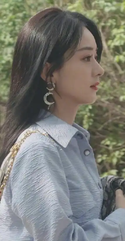 赵丽颖录制《拜托了冰箱》侧颜脸部线条超优越