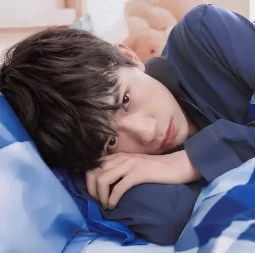 精选易烊千玺头像梨涡少年