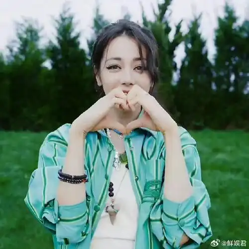 迪丽热巴比心好标准#看《花儿与少年》原来迪丽热巴的微信名叫baddaa