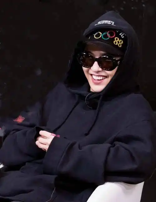 权志龙这张高清照好看