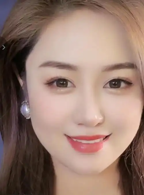 女人最美的样子是纯真的笑容质朴的爱心