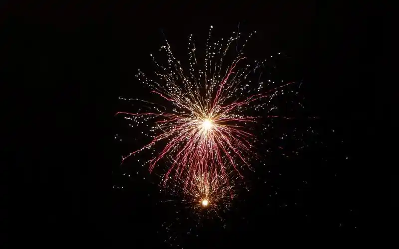 唯美绚丽的烟花美景图片桌面壁纸