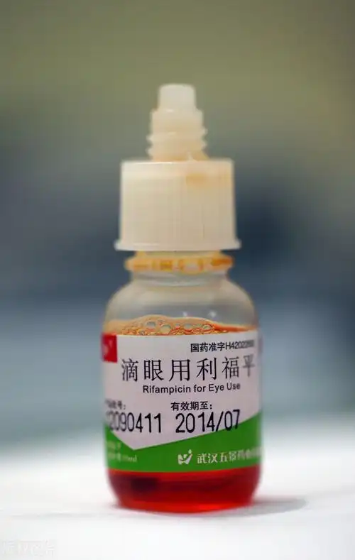 就刚刚,一个小姑娘打过来电话,带着哭腔:梦秋姐,患者把利福平滴眼液里