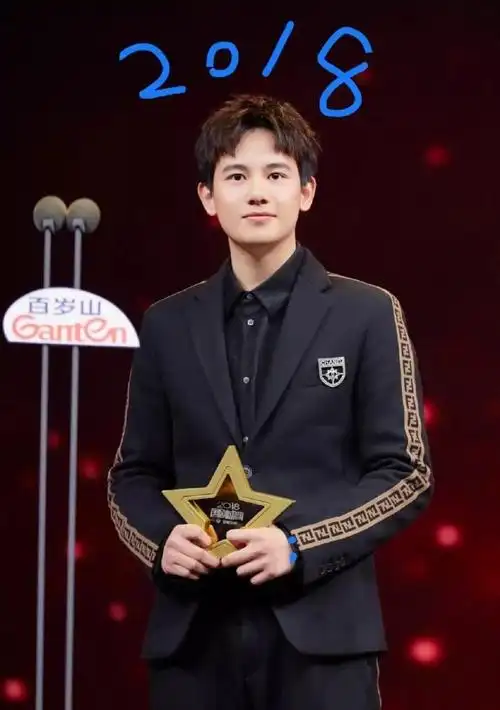 (胡先煦个人资料)胡先煦,他是新生代男演员里最出彩的一位,他将成为