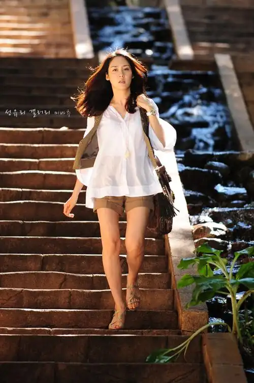 p>成宥利(sung yu ri),1981年3月3日出生于德国巴登,韩国女演员,歌手