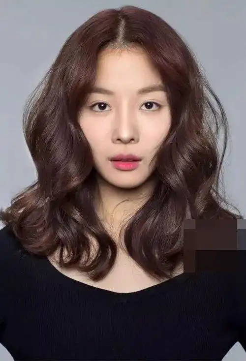 春天时尚有型中长卷发展示(2) - 菱形脸|三角脸 - 发型社