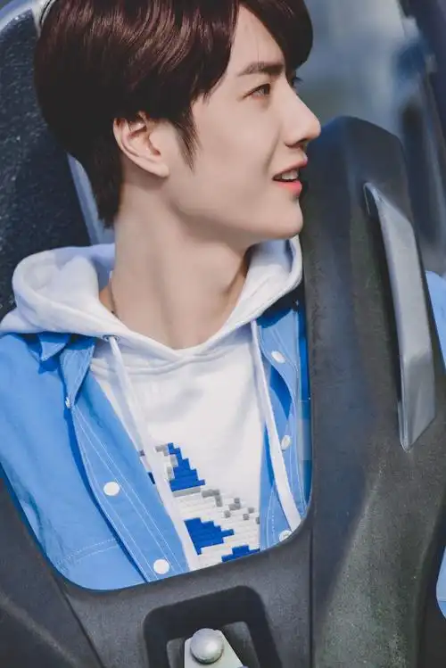 有王一博的高清无水印壁纸吗