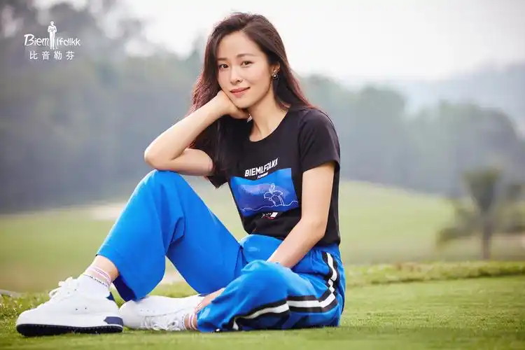 以爱之名,比心童行! _江一燕