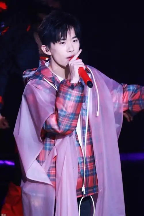 易烊千玺【图cr:logo】